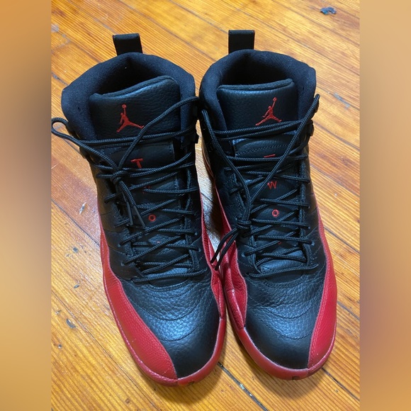 Jordan bred flu game size 10/2 - Picture 3 of 4